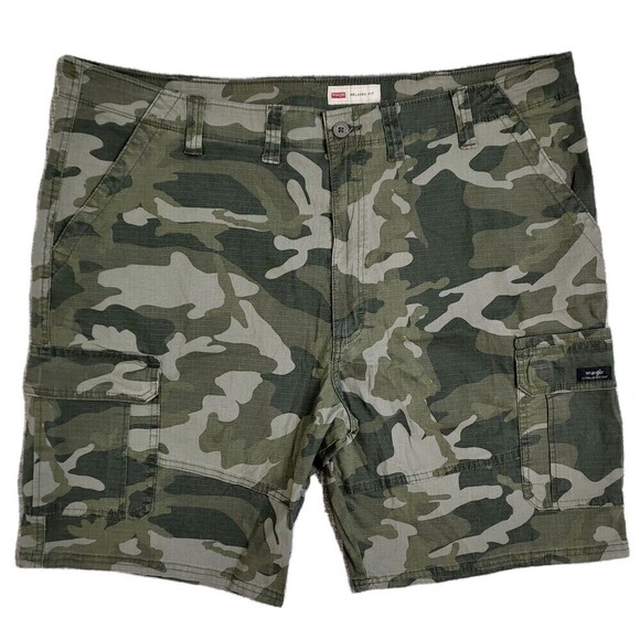 NWT Wrangler Cargo Short Ripstop Tech Pocket Light Stretch Green Camo Men's 46 - Picture 1 of 9